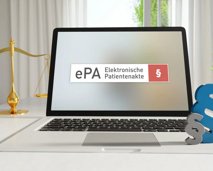 Computer, Elektronische Patientenakte ePa, Symbolbild eRezept und elektronische Patientenakte