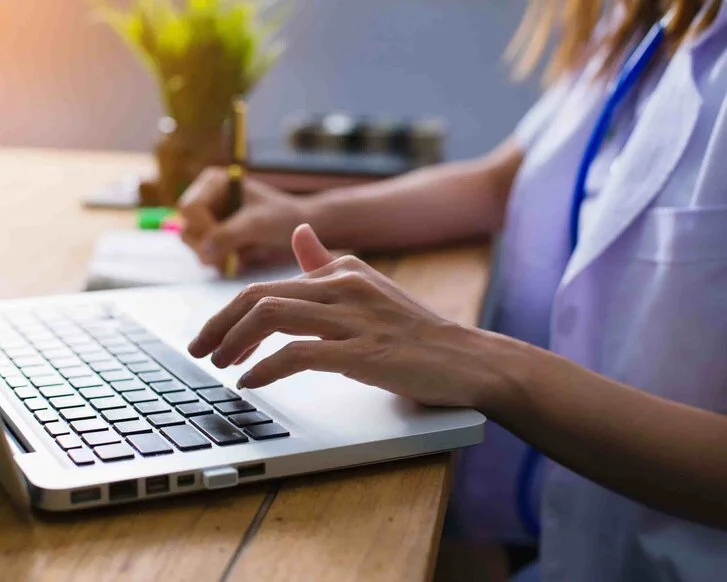 online-seminare_laptop Seminar-Tipp: Long COVID bei Pflegefachkräften