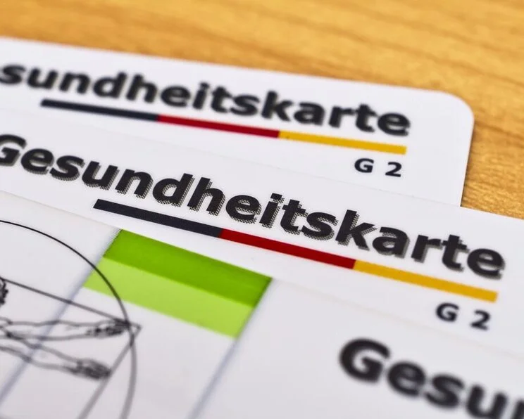 Elektronische Gesundheitskarte mit Chip Chipmangel bei Krankenkassenkarten: Wie sieht der Ersatz aus?