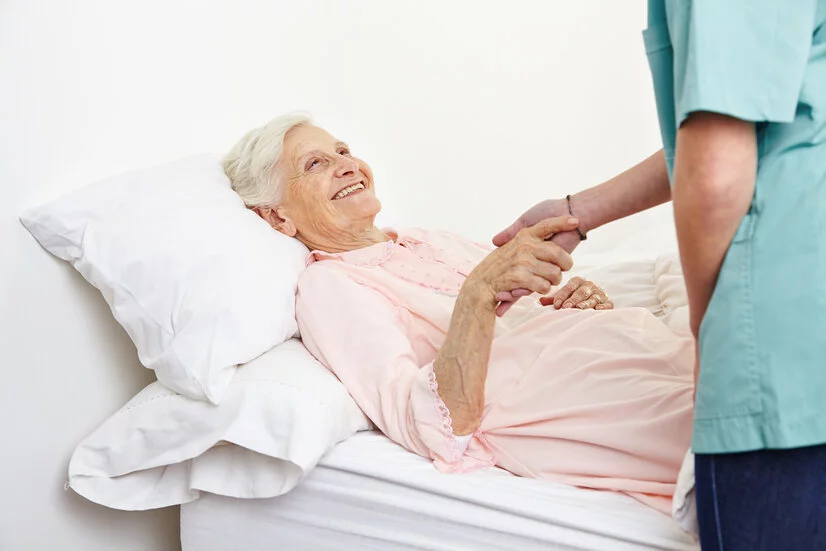 Pflegefachkraft mit Senioren