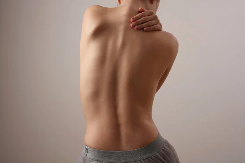 Rückenschmerzen, Wirbelsäulenverkrümmung