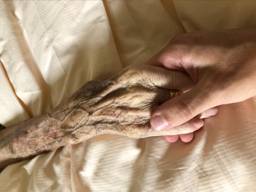 Palliativversorgung, Palliativpflege: Hände