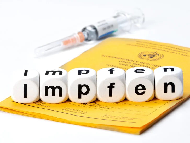 Grippeimpfung, Impfpass und Impfung, Symbolbild Grippeimpfung, Impfpass und Impfung, Symbolbild