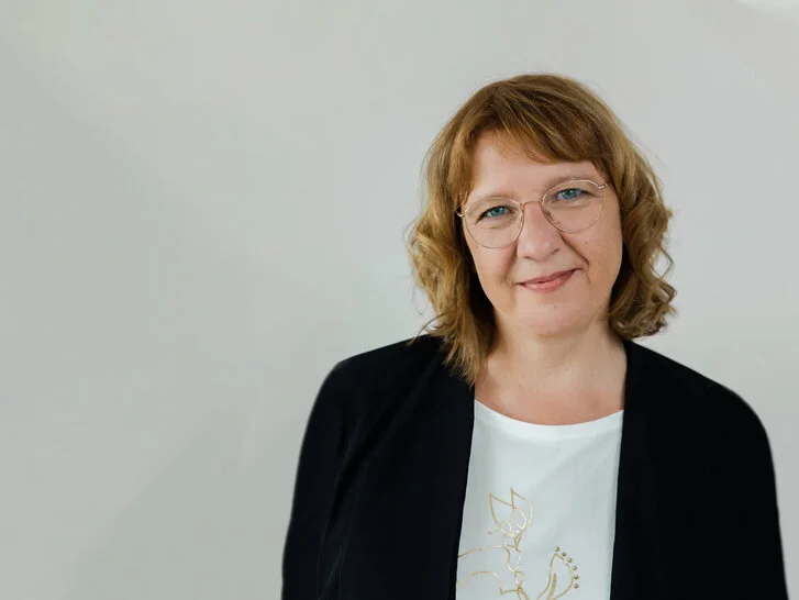 Vorschaubild Mediathek Detailseite Gabriele Webelsiep Portrait von Gabriele Webelsiep