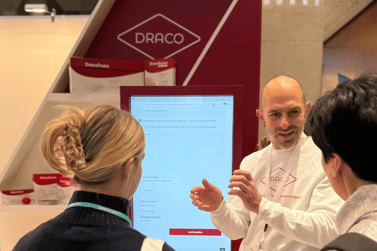 Produkte und Materialien zur Wundversorgung am Messestand