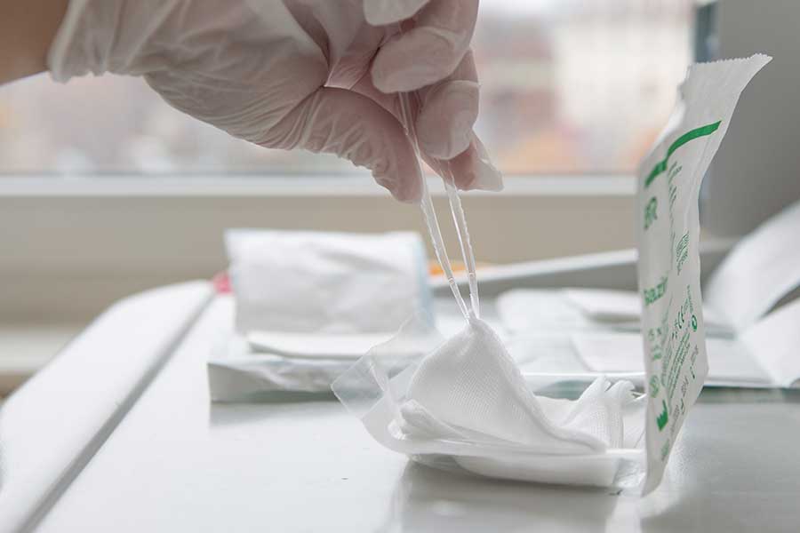 Débridement und Wundreinigung